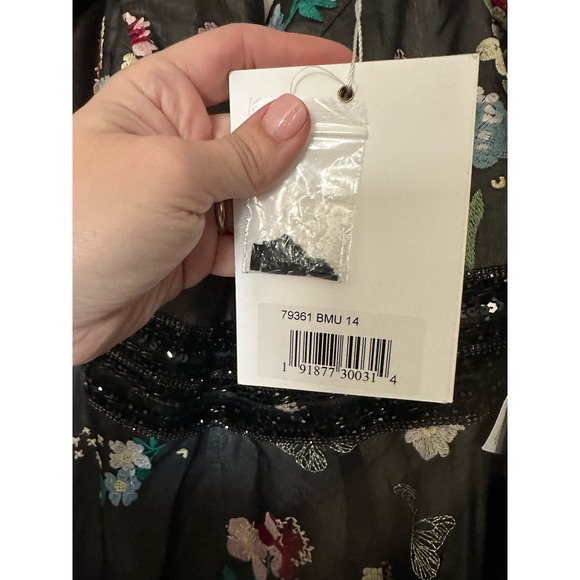 Mac Duggal Embroidered Bishop‎ Sleeve  V-Neck Flowy Gown - Picture 9 of 12